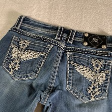 Miss Me Cross Embroidered Low Rise Medium Wash Capri Jeans Womens 28 (28x27.5)