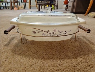 Vintage 1960 s Pyrex 4 Qt Golden Honeysuckle Casserole W/Lid And Warming Cradle