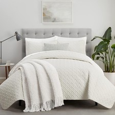 ComfortSure Soft 3-Piece Full/Queen Quilt Bedding Set Includes