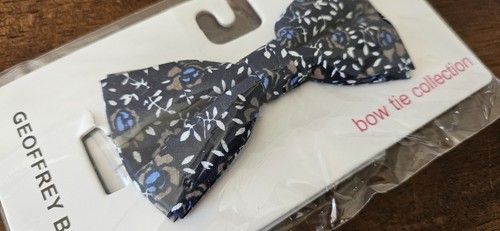 Geoffrey Beene Kids Boys Tied Floral Bow Tie. New. Navy, Blue, Tan & White. - Picture 4 of 4