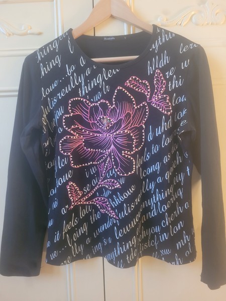 BLUEBELLS COTTON LONG SLEEVE T-SHIRT TEE IN BLACK.   SZ SMALL.