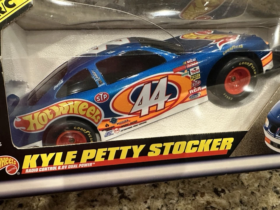 1997 Hot Wheels Tyco R/C Kyle Petty Stocker Nascar 6.0V Dual Power NIP - Image 2 of 4