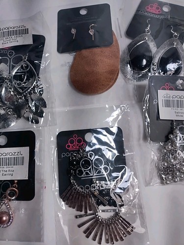 Lot of Paparazzi Jewelry Earrings - Picture 3 of 6