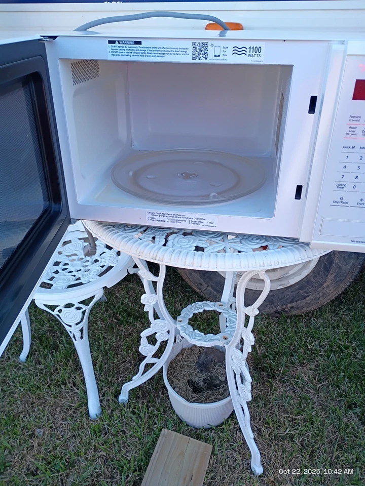 Sensor Panasonic Genius 1,3 Cu. Horno microondas encimera Ft. 1100W blanco Foto 2 de 4