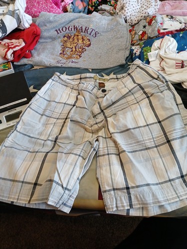 Neu mit Etikett Sonoma Flexwear Herrenshorts vorne flach Größe 34 blau kariert 10" Länge Beine