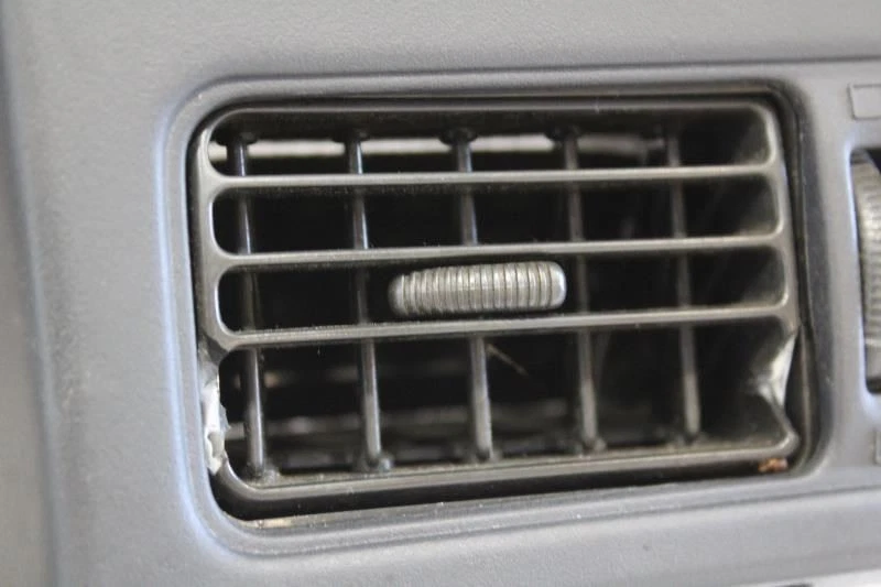 1992 1993 1994 SUBARU LEGACY SPEEDOMETER BEZEL DASH TRIM AIR VENTS *MINOR DAMAGE - Image 2 of 4