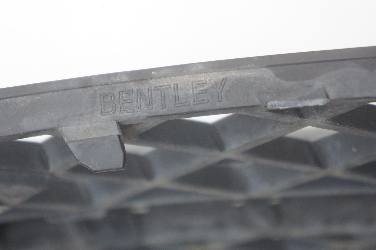 Front Right Grille OEM 4W0807648M Bentley Continental Flying Spur 2015 *Note*