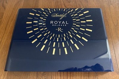 Davidoff Cigars Royal Release EMPTY  Robusto Cigar Box Blue