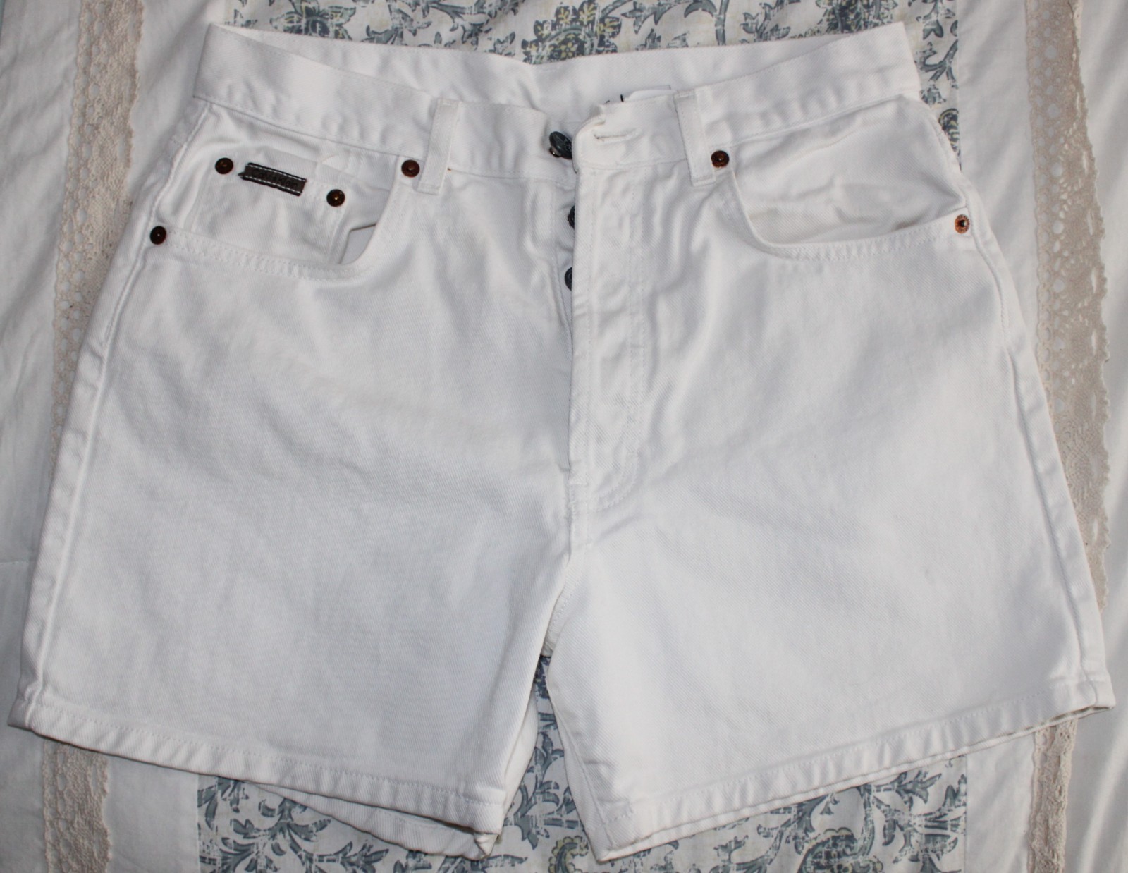 Calvin Klein*White Denim Easy Fit Button Fly Jean Shorts*Womens Size 9