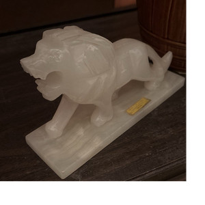 Stone Lion Figurine Sculpture Collectible White Decorative Animal Art Statue