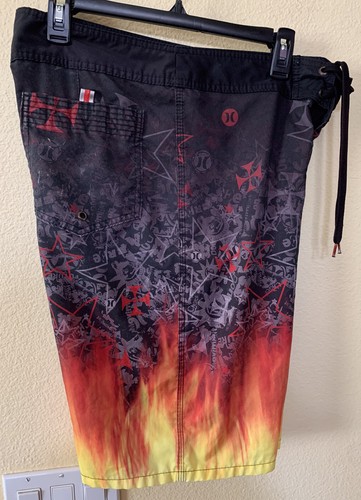 VINTAGE MEN'S HURLEY Surfing Flames And Iron Cross BOARD SHORTS - SIZE 33 USA - Picture 3 of 10