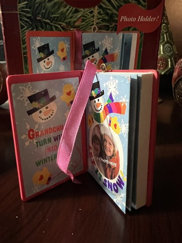 Carlton cards heirloom collection “Grandma’s Christmas Memories” Photo Holder - Picture 3 of 6