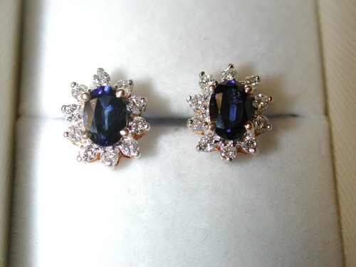 14KT yellow Diamond and Sapphire stud cluster 9 x 12 mm earrings - Picture 11 of 12