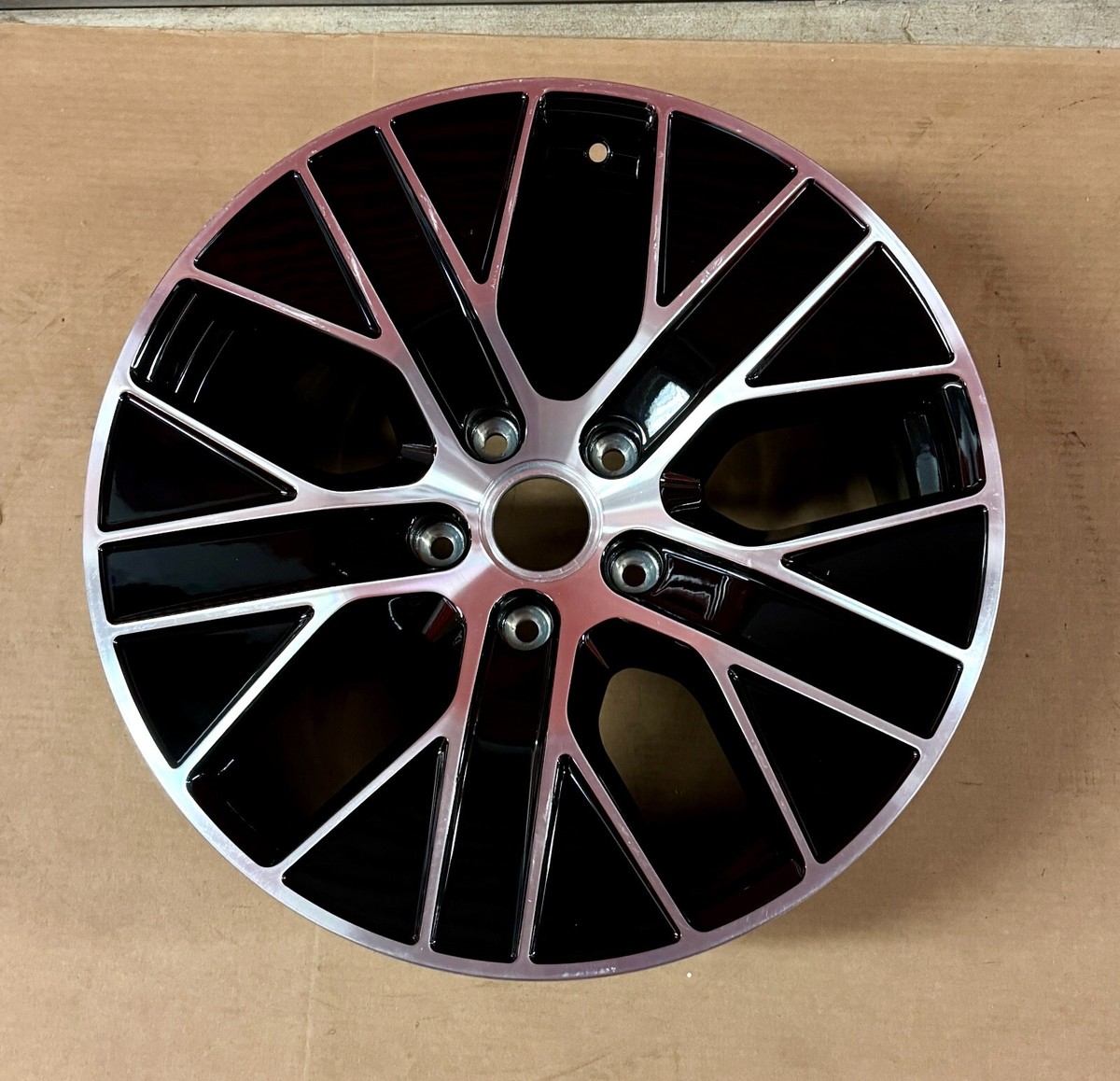 ポルシェ　タイカン　純正ホイール（Taycan TurboAero ホイール） OEM Porsche Taycan Turbo Aero 20