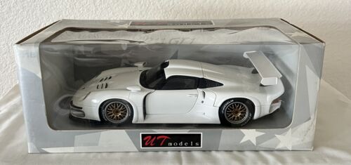 1:18 UT Models Porsche 911 GT1 Street Version