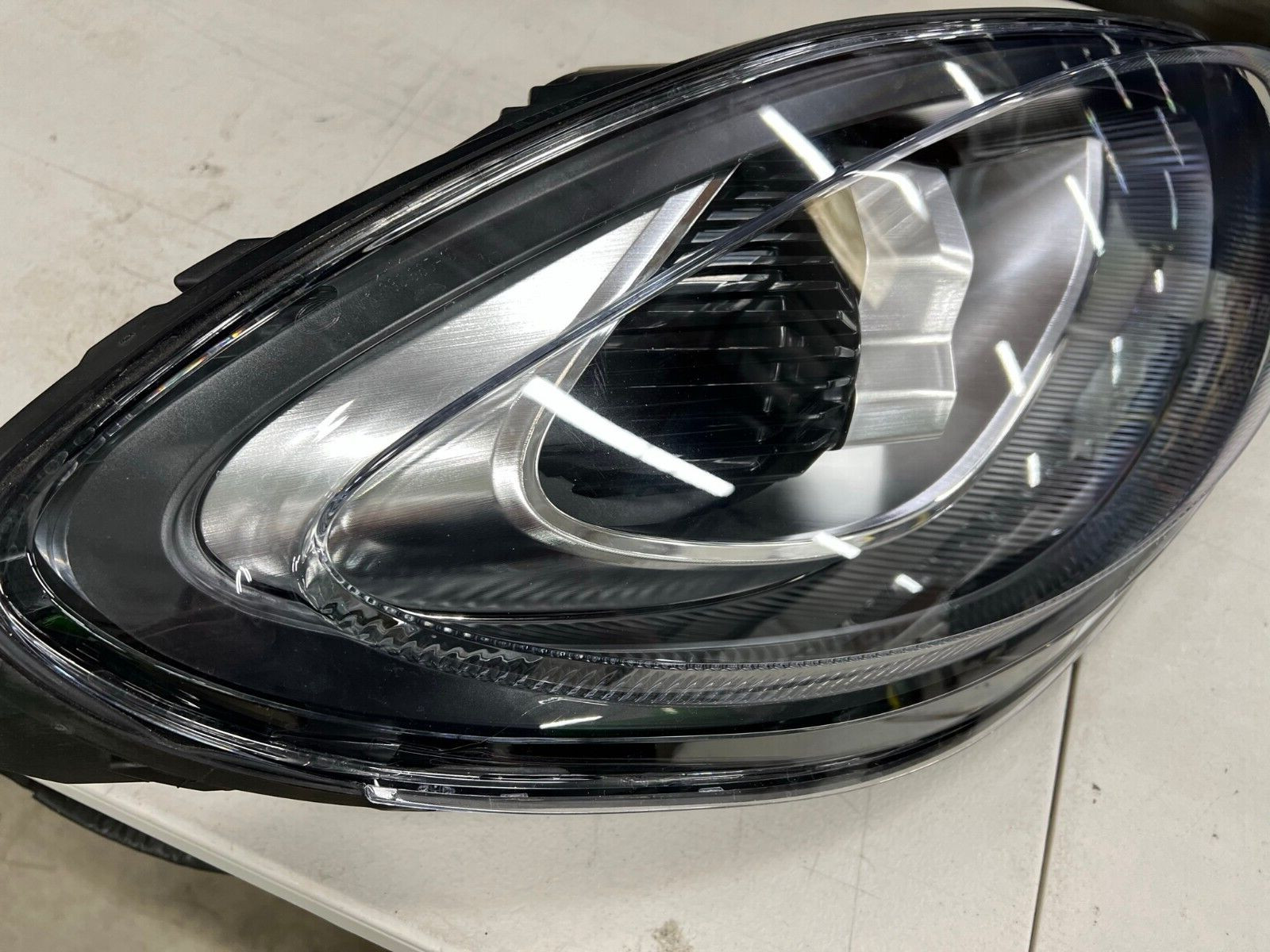ASTON MARTIN DBX RIGHT PASSENGER SIDE FRONT HEADLIGHT