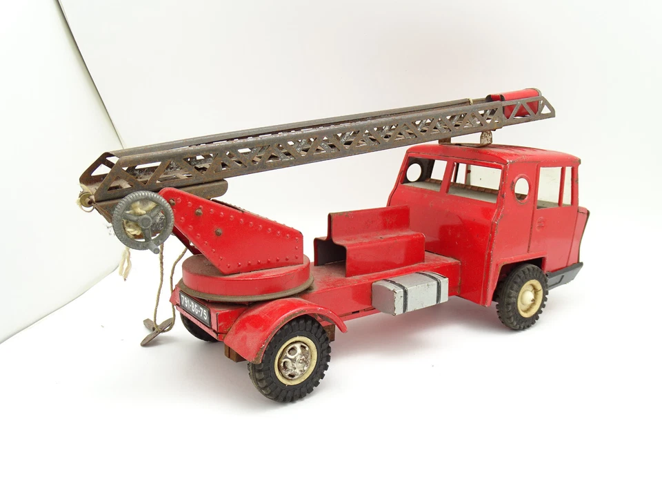 Joustra 1/20 - Camion Berliet Scala Pompiers - Immagine 3 di 4