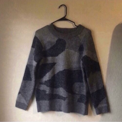 New Cyrus Sweater Black And Gray Camo Style Crew Neck Sweater Women’s Size Small