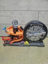 Hot Wheels City Super Spin Tire Shop Playset Track Builder Retired 2017 