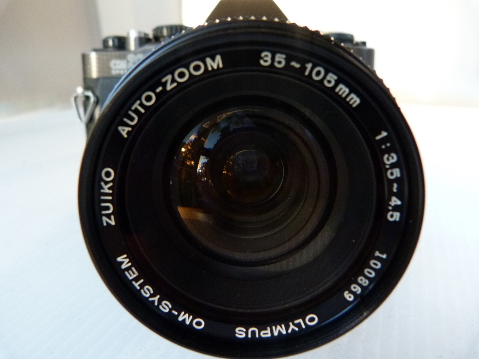 OLYMPUS OM2000 spot metering 35mm SLR Film Camera with 35-105/3.5-4.5 lens. READ