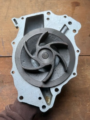 VINTAGE original 1963-64 Oldsmobile V8 all w/ air con except F85 Water Pump - Picture 4 of 5