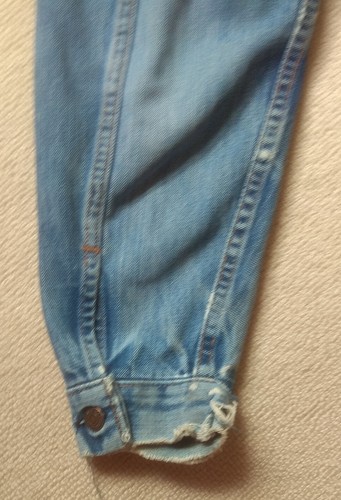 " Vintage " - 1980's - Levi's - Denim Jacket - Naturally Distressed - (medium) - Picture 6 of 12