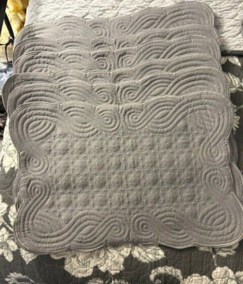 Loom and Mill Quilted Placemats Gray Scalloped Edge Set of 6  NEW