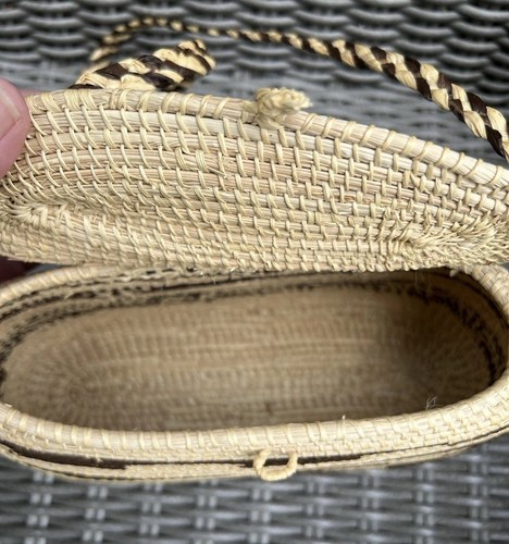 Hand Woven Vintage Hanging Basket Purse Made By Indigenous Artisans - Picture 5 of 5