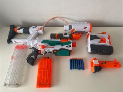 Nerf N-Strike Modulus Tri Strike Blaster Spielzeugpistolen plus Zubehör