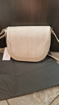 BREE Umhängetasche Avea 6 Saddle Bag Ceder
