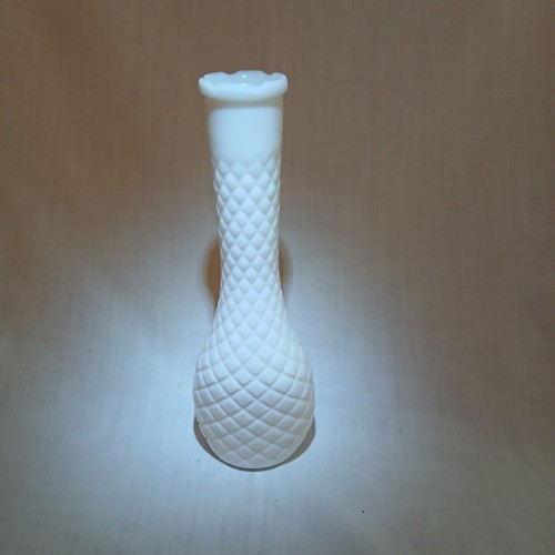 Vintage Milk Glass Diamond Pattern White Bud Vase 8 3/4 Inch Tall Rare Style - Picture 10 of 10