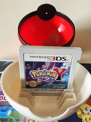 Pokemon Y Nintendo 3DS + Exclusive Pre Order Pokeball Case π₯π₯ - Picture 3 of 4