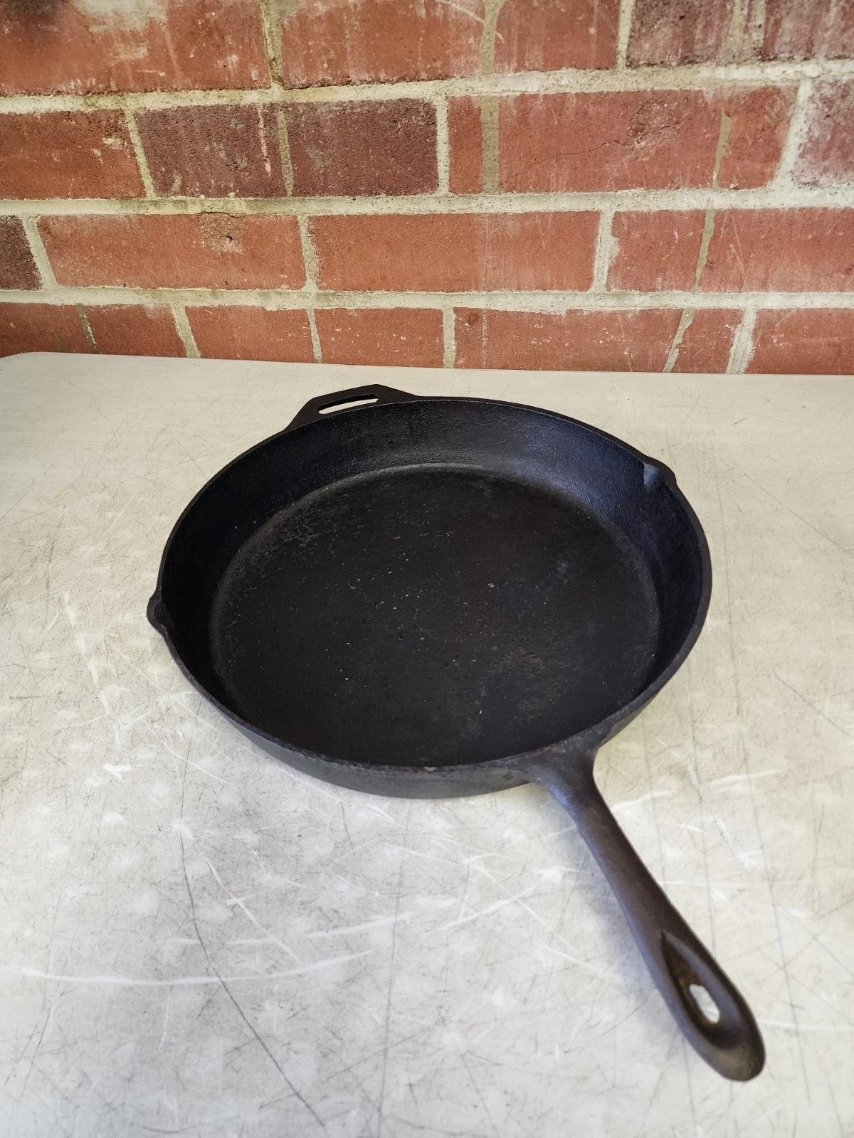 Unmarked Large 15 Inch Cast Iron Skillet