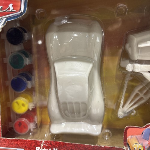 Disney Pixar Car's McQueen & Mater pinta tu propia estatua - Imagen 5 de 6