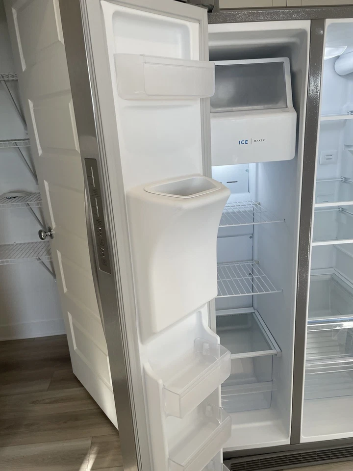 36 in. 25,6 cu. Refrigerador Side by Side de pies en acero inoxidable, profundidad estándar Foto 3 de 4