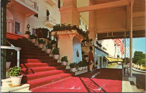  Postkarte Grand Hotel Eingang Mackinac Island Michigan - Bild 1 von 2