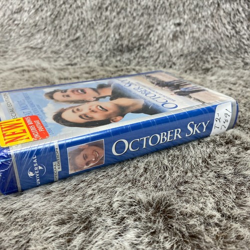 October Sky VHS Universal Jake Gyllenhaal SEALED Cassette Tape - Picture 7 of 10
