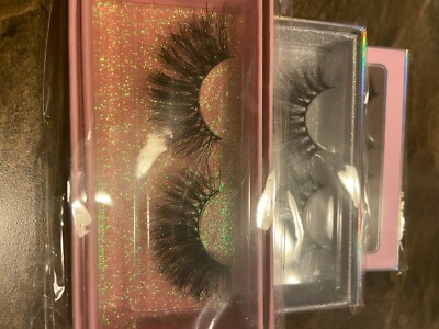 eyelashes