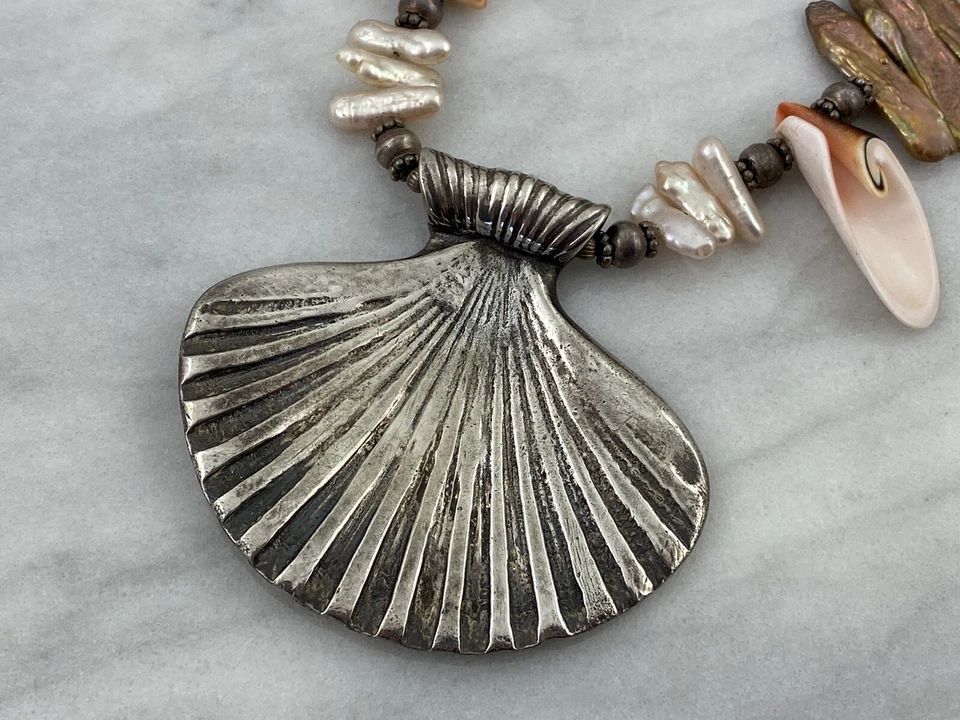 Collar colgante con concha de plata de ley con conchas marinas reales y perlas cultivadas Foto 2 de 4