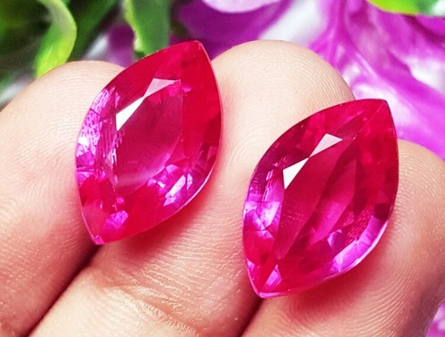 Paire De Saphirs Verts Naturels De Madagascar - 1,49 Carats Au Total - Coupe Ovale/poire - Non Traités - Neufs