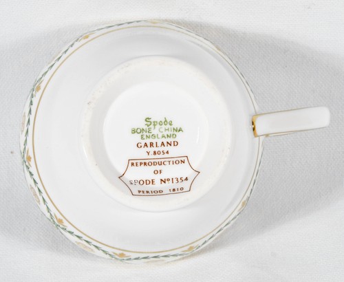 Spode Garland Y8054 Gold Trim Cup 2 7/8" Tall & Saucer 5 1/2" Diameter - Picture 7 of 10