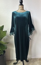 NWT Adrianna Papell Hunter Green Velvet Bell Sleeve Dress Size 16 