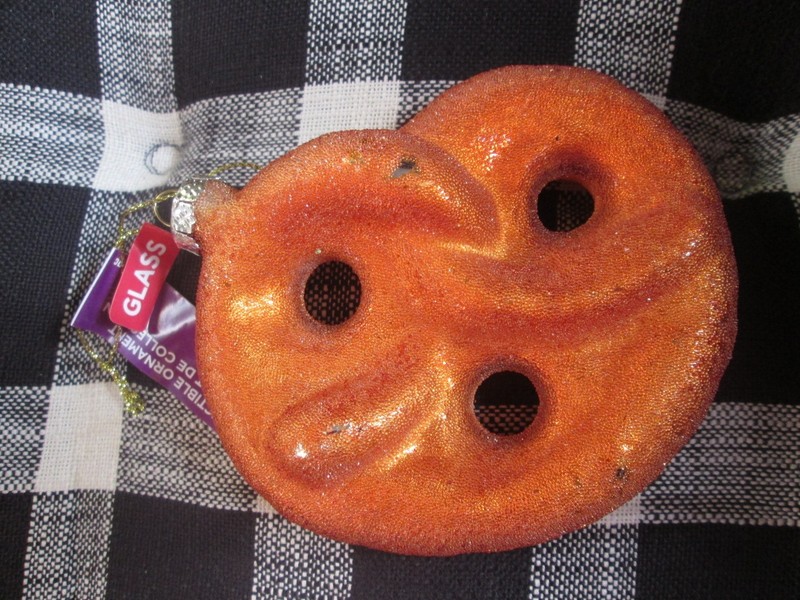 ORNAMENT GLASS PRETZEL PENN DUTCH TWIST FOOD SUGAR FROST FINISH NEW TREAT SNACK