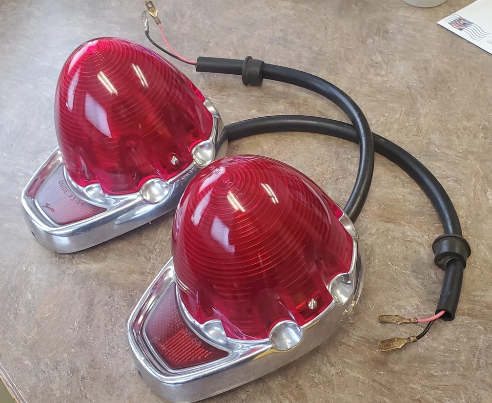 Oldsmobile 98 1954 luces traseras montaje guía X3-54 R3 OEM par a juego  Foto 2 de 4