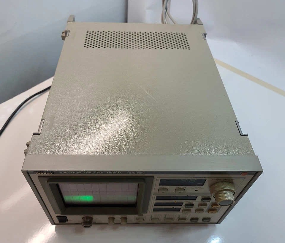 ANRITSU MS610A 10 kHz to 2 GHz PORTABLE SPECTRUM ANALYZER - Image 4 of 4