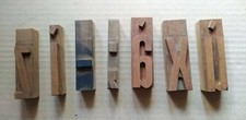 CARATTERI TIPOGRAFICI IN LEGNO-LOTTO DI 7 PEZZI 