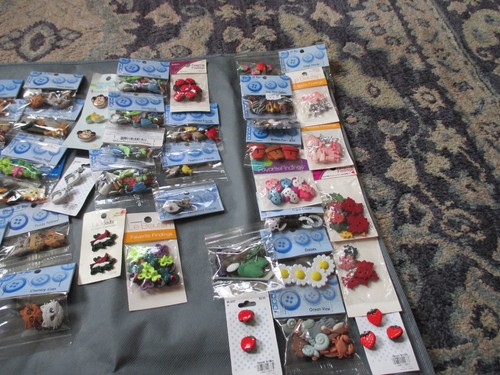57.5 PKD. AND CARDS OF BUTTONS FOR CRAFTS - Picture 15 of 15