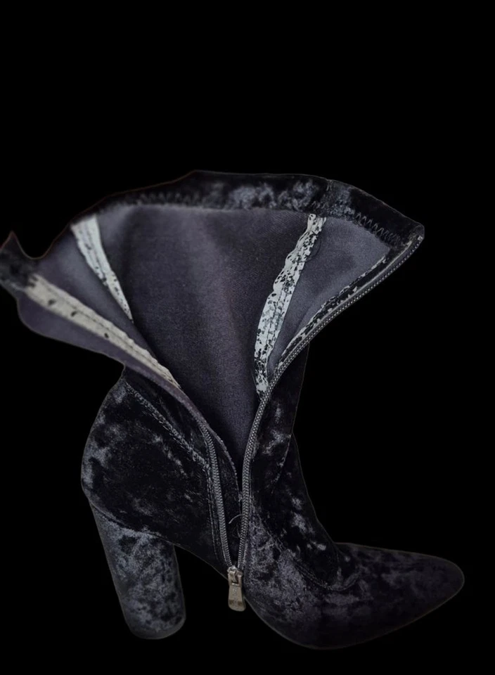 Botas de tacón grueso celestial caprichoso terciopelo negro vintage años 90 8 1/2 Foto 3 de 4