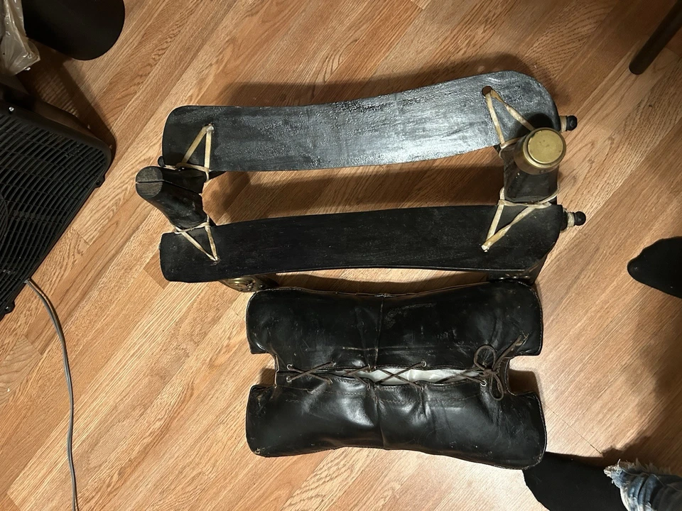 Sillín otomano vintage de madera camel reposapiés negro cojín Foto 3 de 3