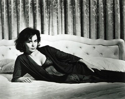Claire Bloom (1970s)   Hollywood Beauty Stylish Glamorous Photo 922K